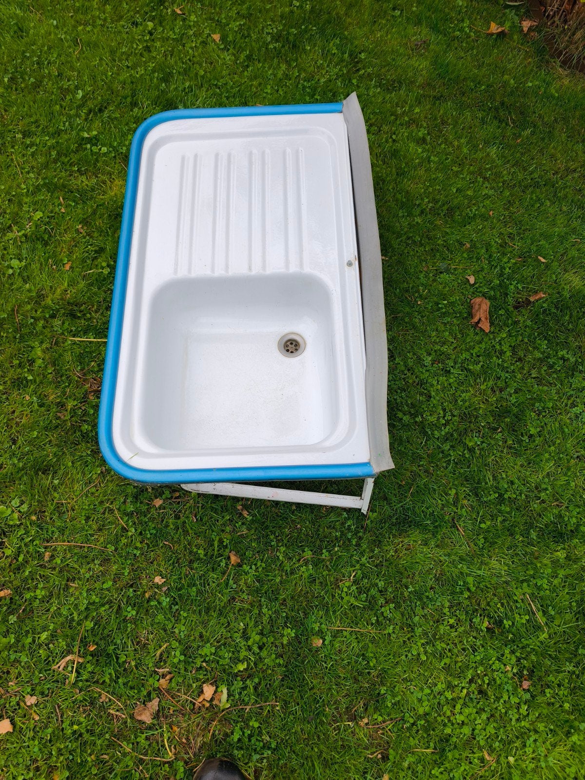 Uitstortgootsteen geëmailleerd staal 91x51 cm met beugels, Ophalen, Gebruikt, Overige typen