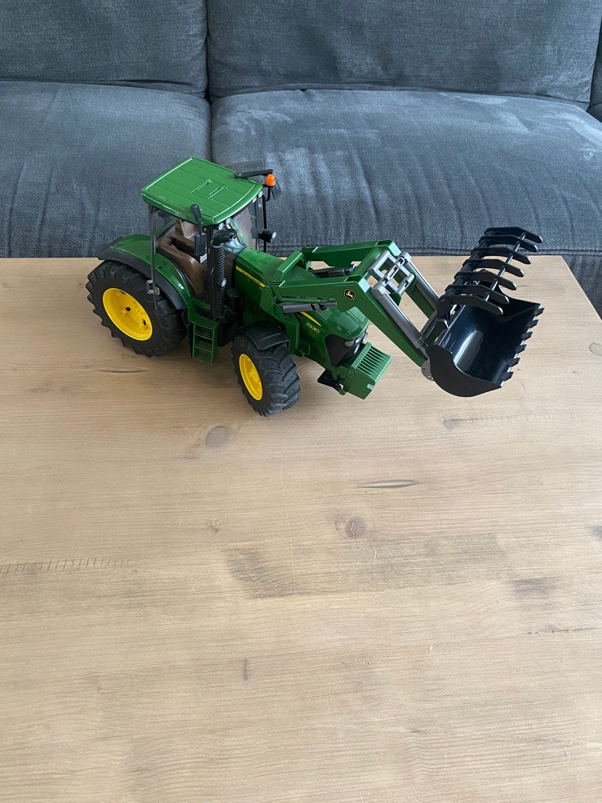 Bruder John Deere 7930 Tractor met voorlader, Ophalen of Verzenden, Zo goed als nieuw