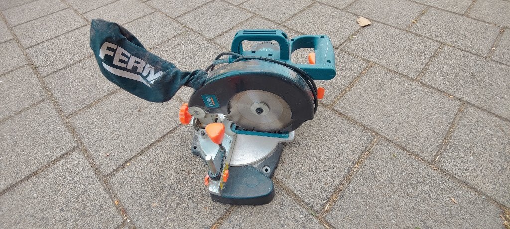 afkortzaag FERM, Doe-het-zelf en Verbouw, Gereedschap | Zaagmachines, Gebruikt, Ophalen of Verzenden, Ferm, Afkortzaag