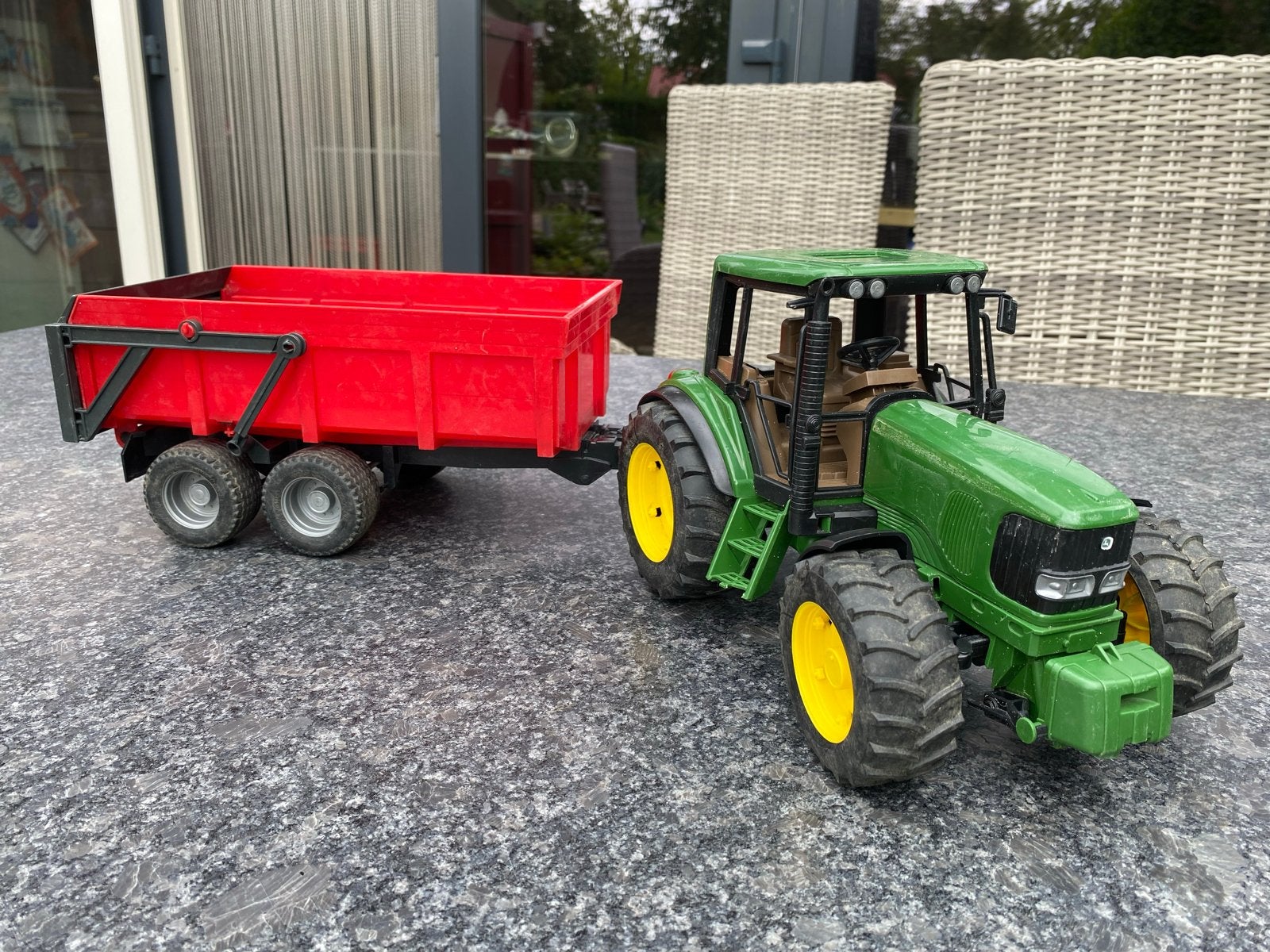 Bruder John Deere Tractor met kiepwagen, Ophalen of Verzenden, Zo goed als nieuw