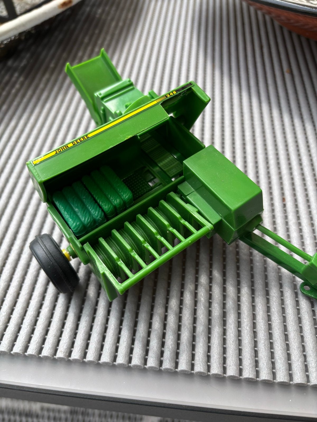 Britains John Deere 248 Balenpers Speelgoedmodel, Ophalen of Verzenden, Zo goed als nieuw