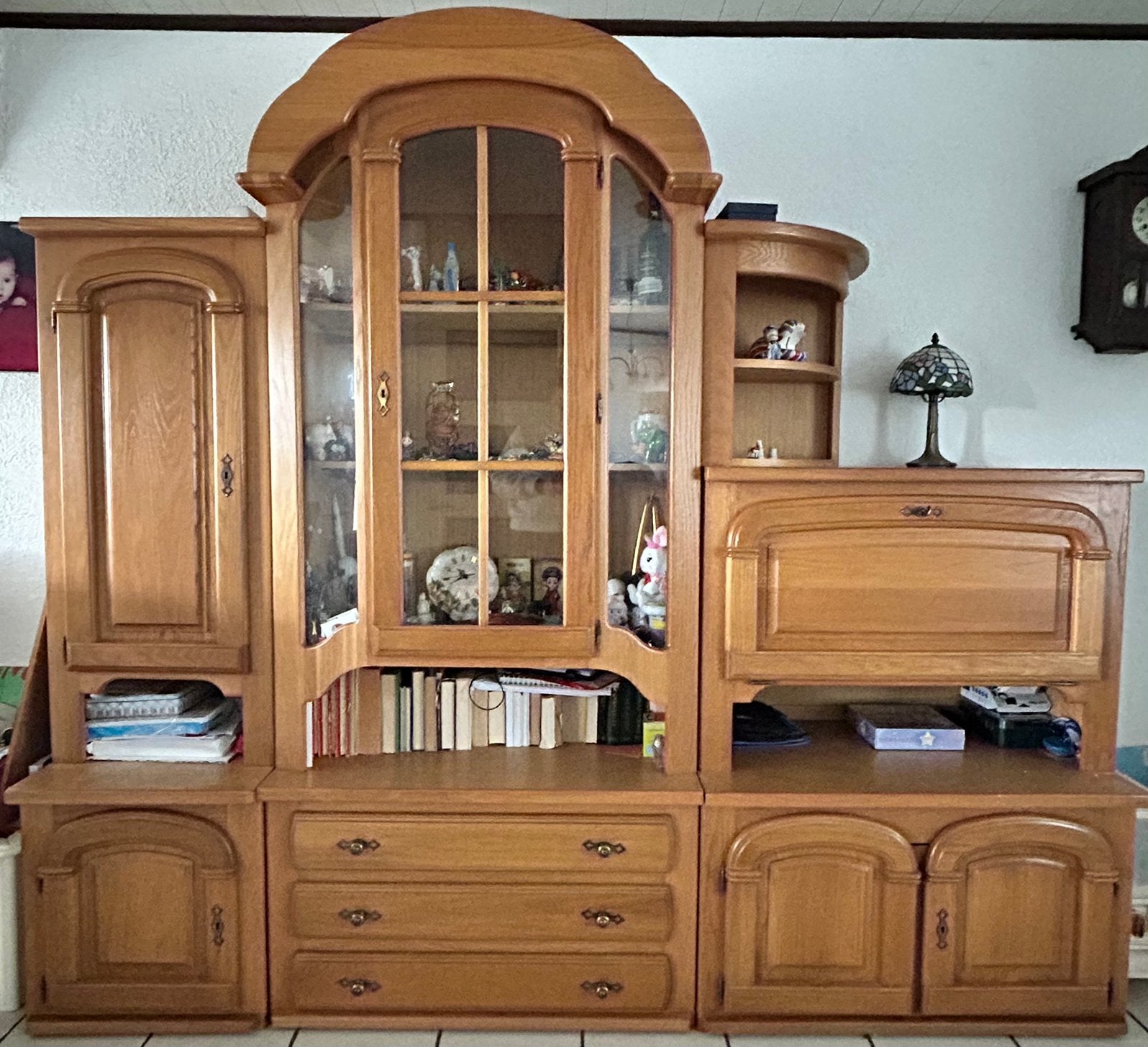 Eikenhouten wandmeubel met vitrine en lades, Huis en Inrichting, Ophalen, Gebruikt, Eikenhout, Met deur(en)