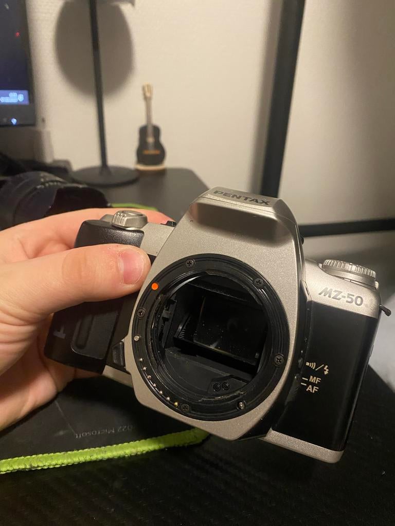 Pentax MZ-50 analoge camera met Sigma zoomlens, Audio, Tv en Foto, Fotocamera's Analoog, Ophalen, Zo goed als nieuw, Spiegelreflex