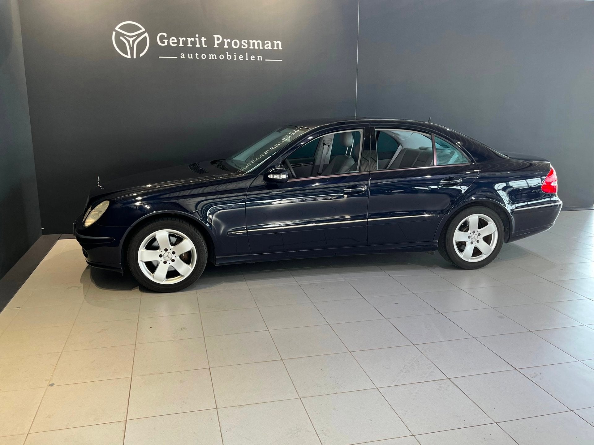Mercedes-Benz E-klasse 500 Avantgarde Youngtimer | 63k km NA, Auto's, Automaat, Achterwielaandrijving, Gebruikt, 8 cilinders
