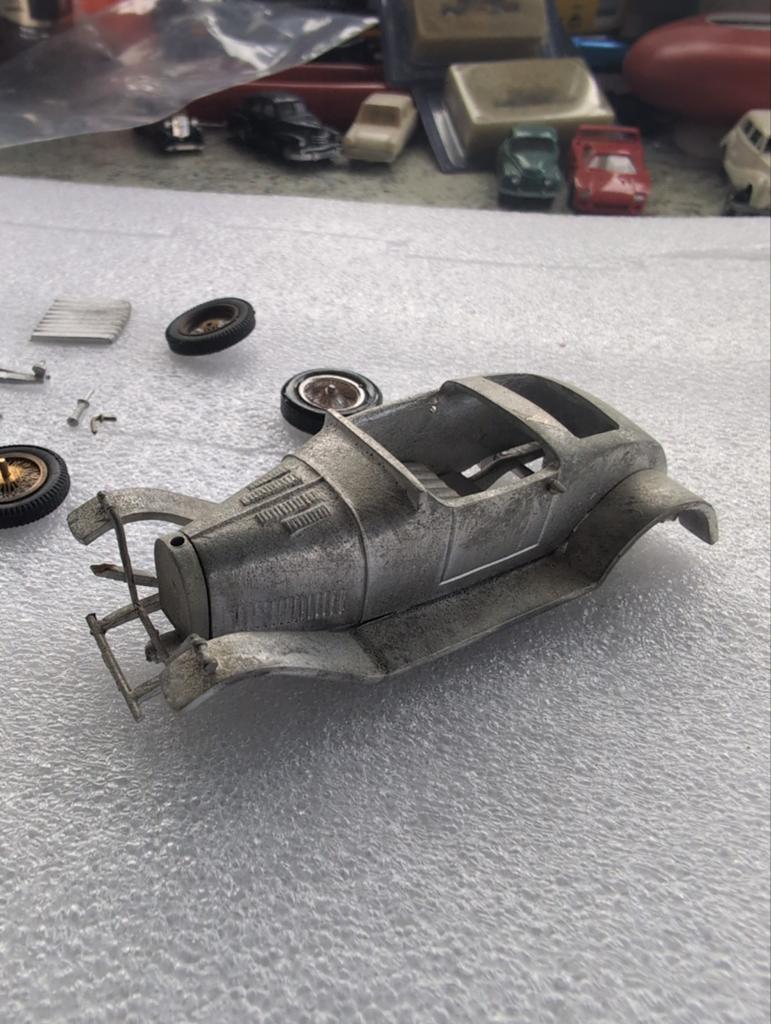 Oude metalen Bugatti bouwkit 1/43, Hobby en Vrije tijd, Modelauto's | 1:43, Ophalen of Verzenden, Gebruikt, Auto, Overige merken