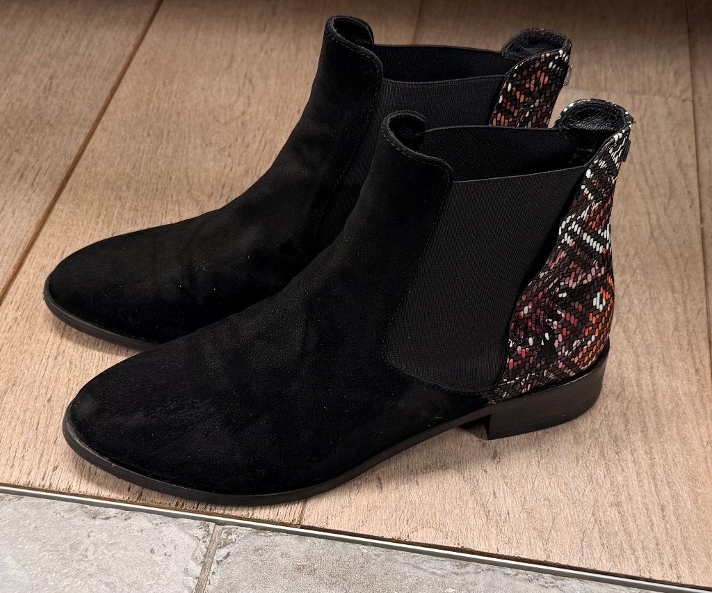 Zwart suède enkellaarsjes Floris van Bommel maat 39, Kleding | Dames, Schoenen, Zwart, Floris van Bommel, Lage of Enkellaarzen