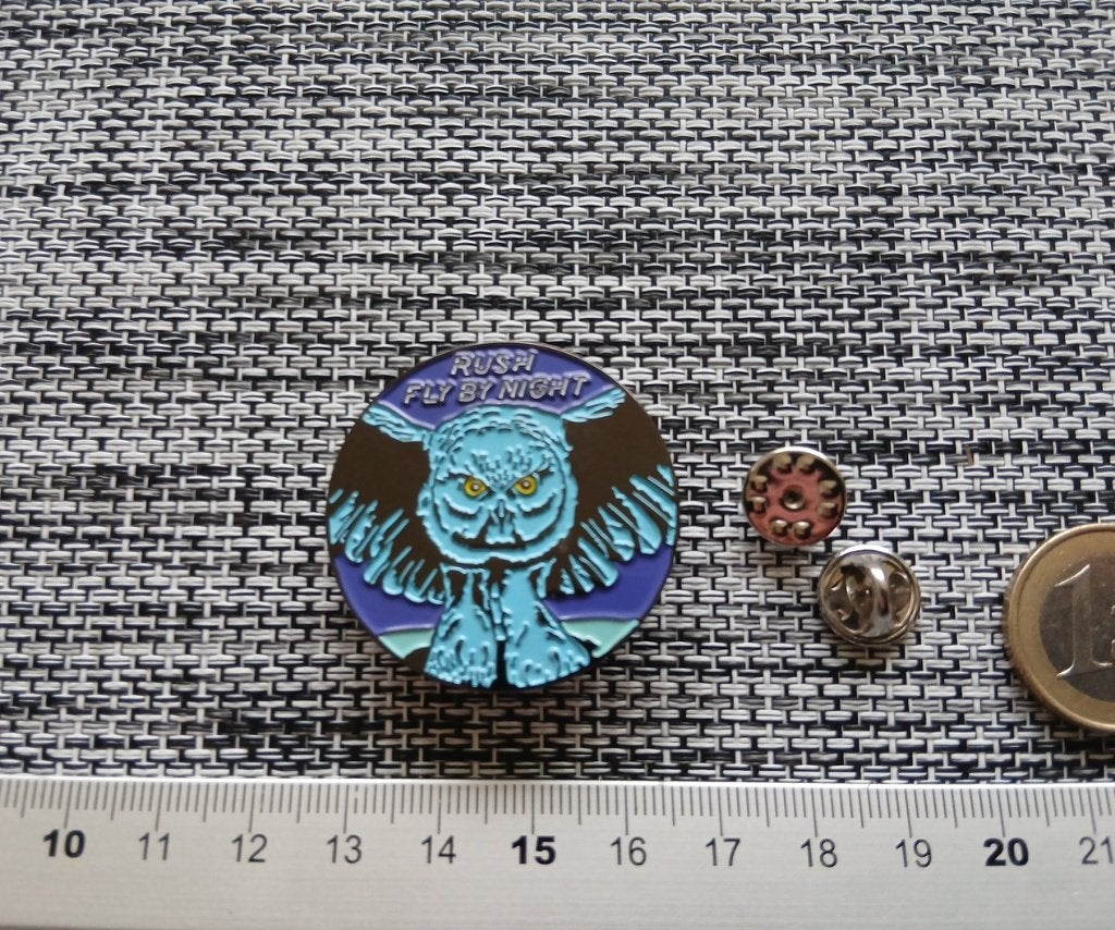 Rush zeer mooie   nieuwe  fly by night  pin speld badge n5, Verzenden, Nieuw, Overige typen