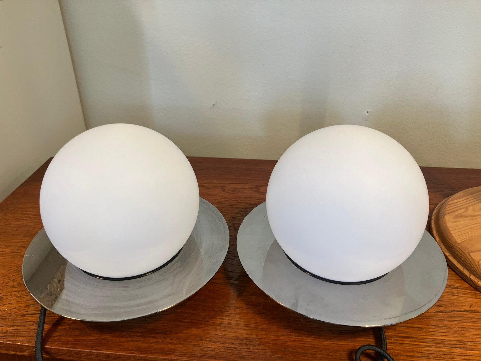 2 leuke bol lampen met chromen ring, Ophalen of Verzenden, Zo goed als nieuw