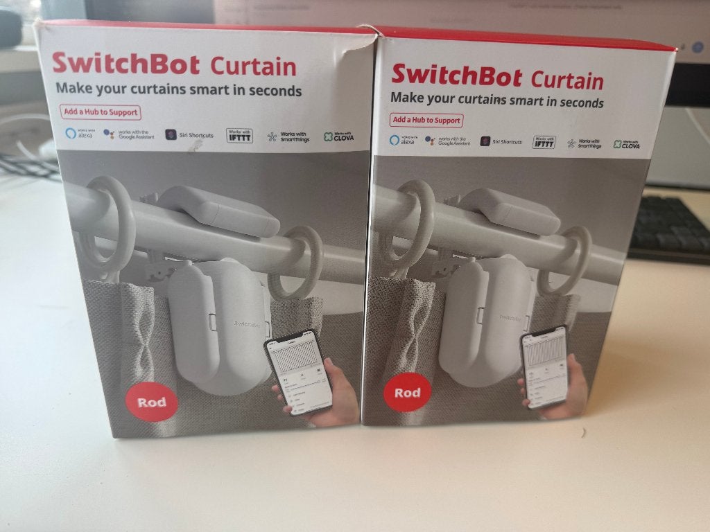 2x SwitchBot Curtain W0701600 – wit – compleet - Rod - €95, Ophalen of Verzenden, Gebruikt