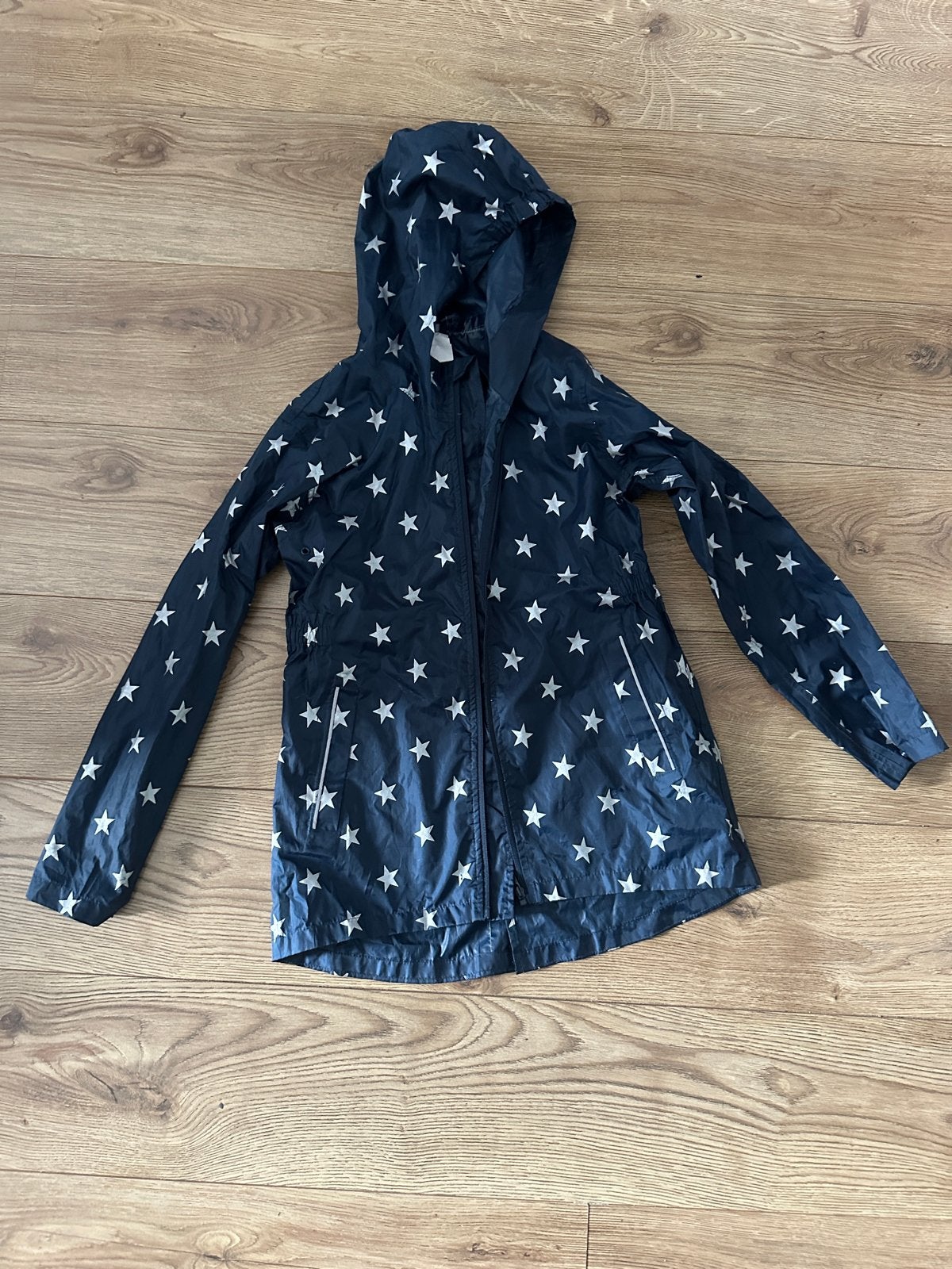 Getailleerde regenjas met sterrenprint 146-152, Kinderen en Baby's, Ophalen of Verzenden, Zo goed als nieuw, Meisje
