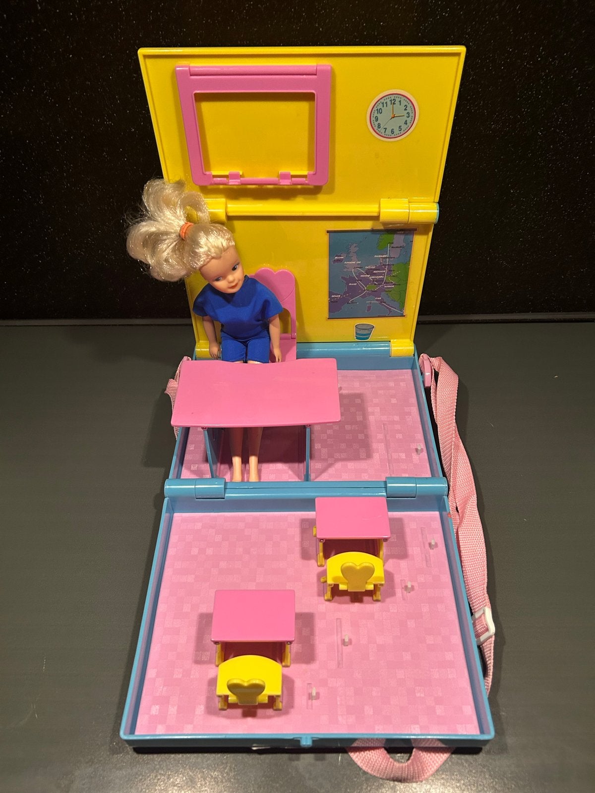 Vintage Sindy Mallette Ecole Speelset met Pop, Ophalen of Verzenden, Gebruikt, Overige typen