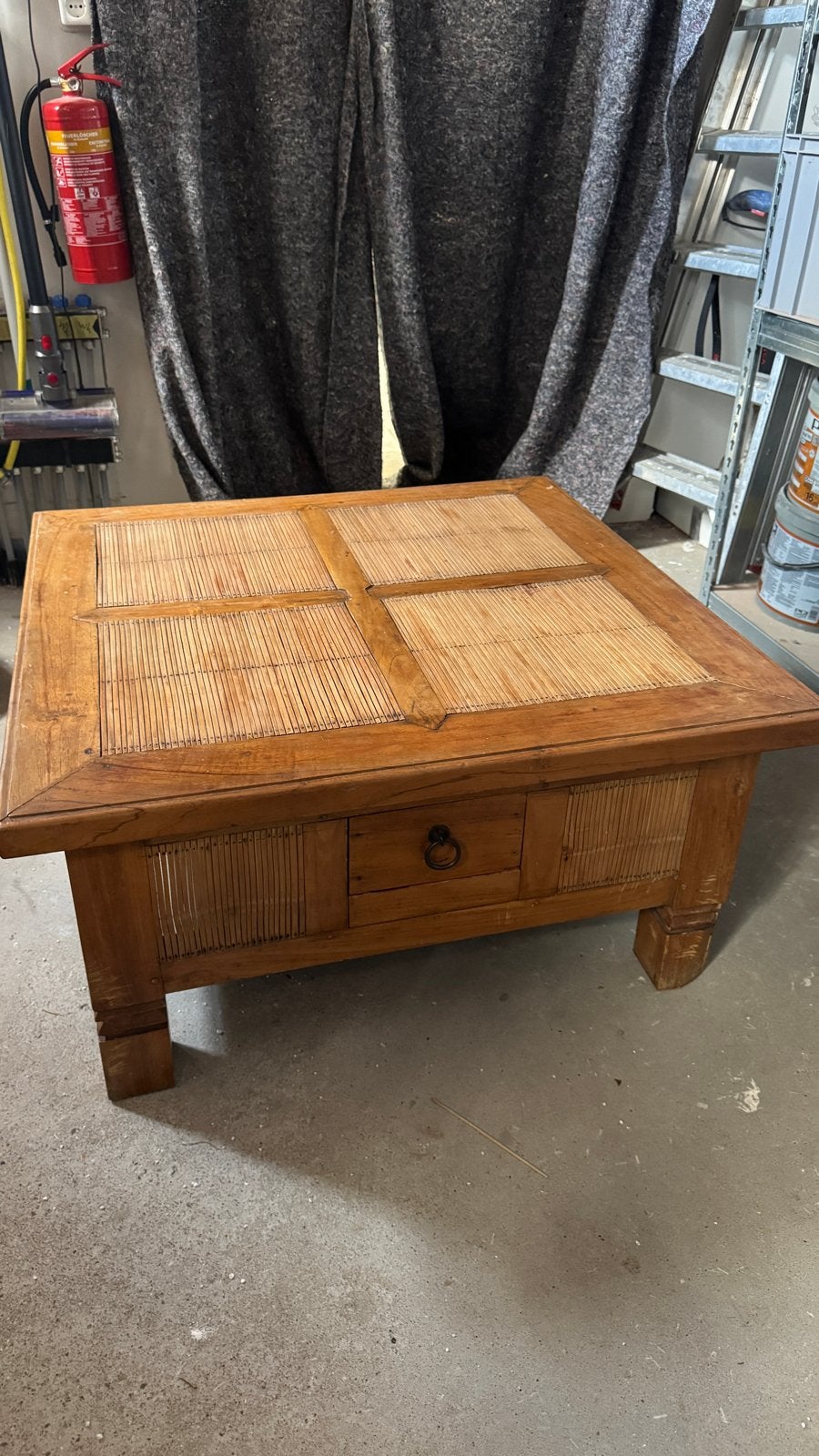 Houten salontafel met bamboe details, Huis en Inrichting, Ophalen, Gebruikt, 100 tot 150 cm, Vierkant