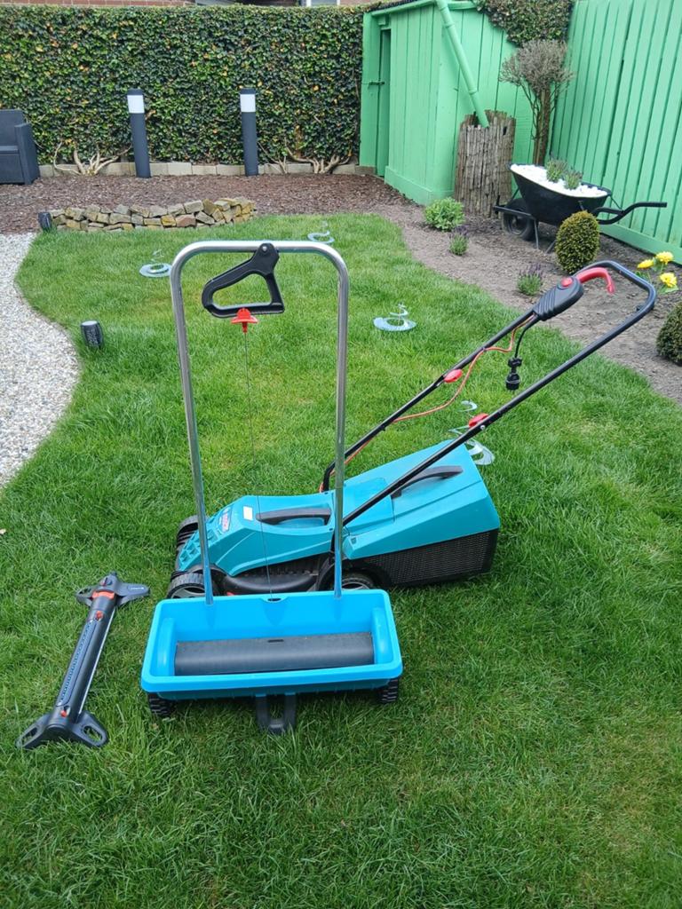 Bosch elektrische grasmaaiermet sproeie en tuin benodigheden, Ophalen, Zo goed als nieuw