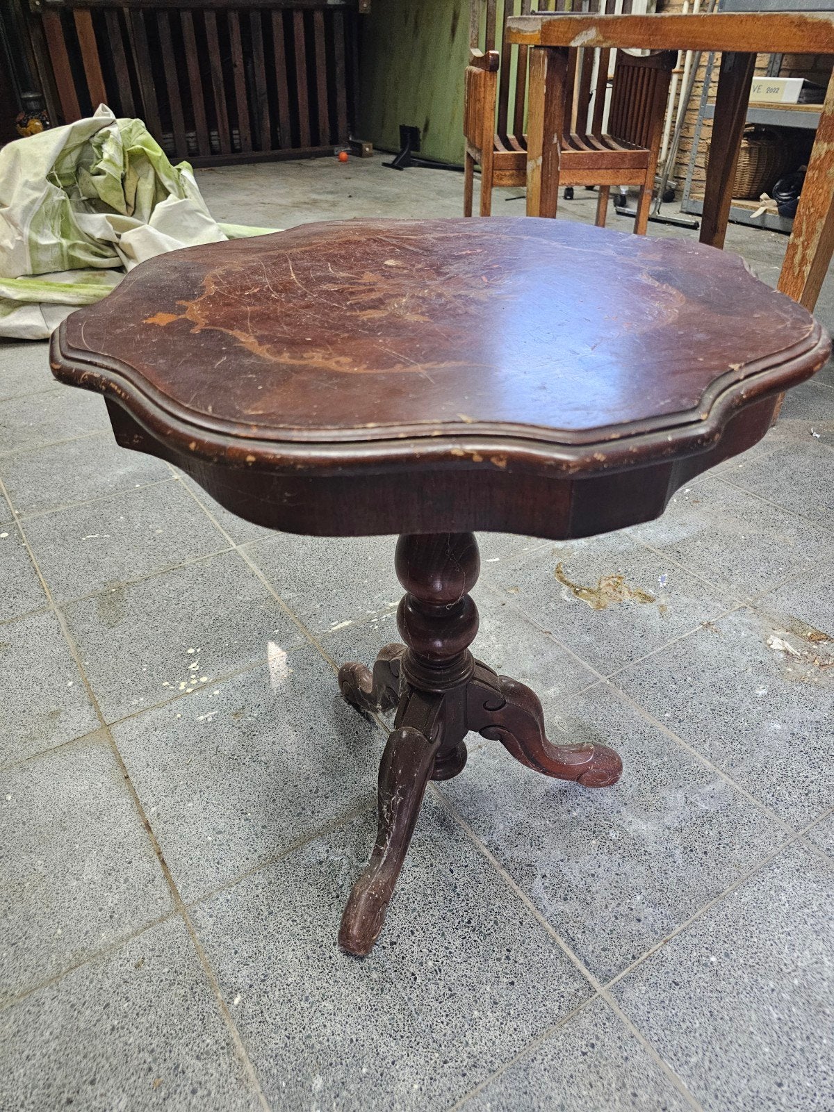 Vintage houten wijntafel, ingelegd bloemmotief., Antiek en Kunst, Ophalen