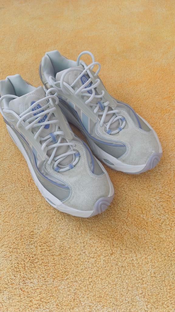 Stijlvolle Adidas sneakers - Comfort en design, Kleding | Dames, Schoenen, Ophalen of Verzenden, Grijs, Sneakers of Gympen, Zo goed als nieuw