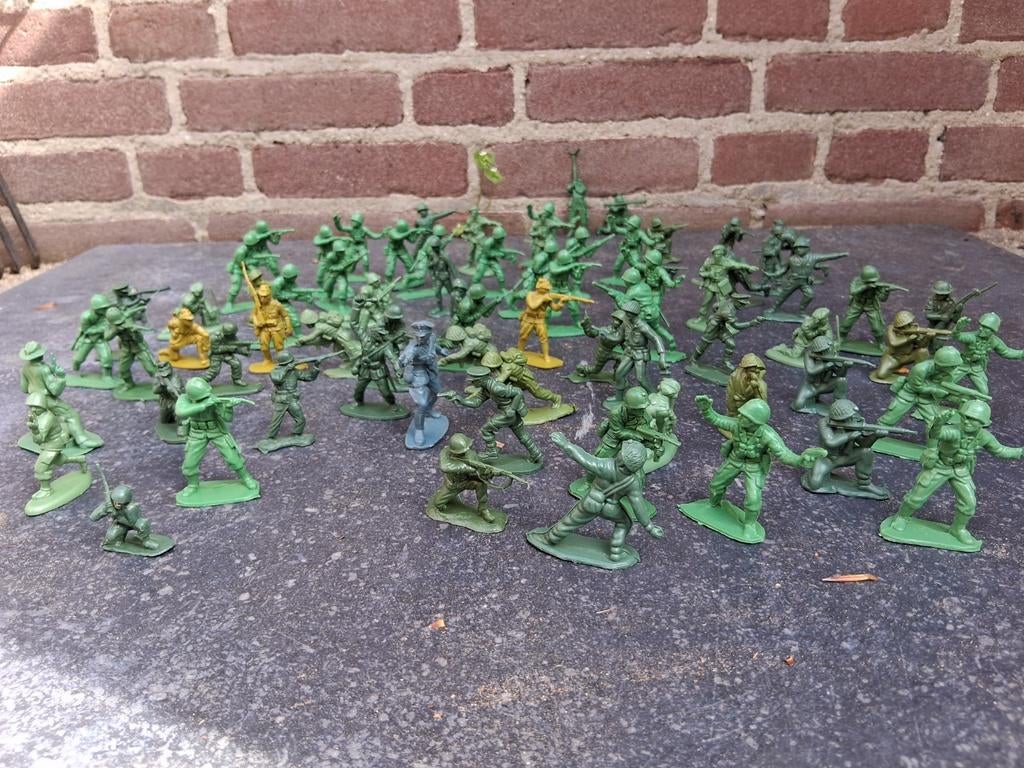 75 poppetjes  jaren  70 oorlog soldaten, Ophalen of Verzenden, Gebruikt