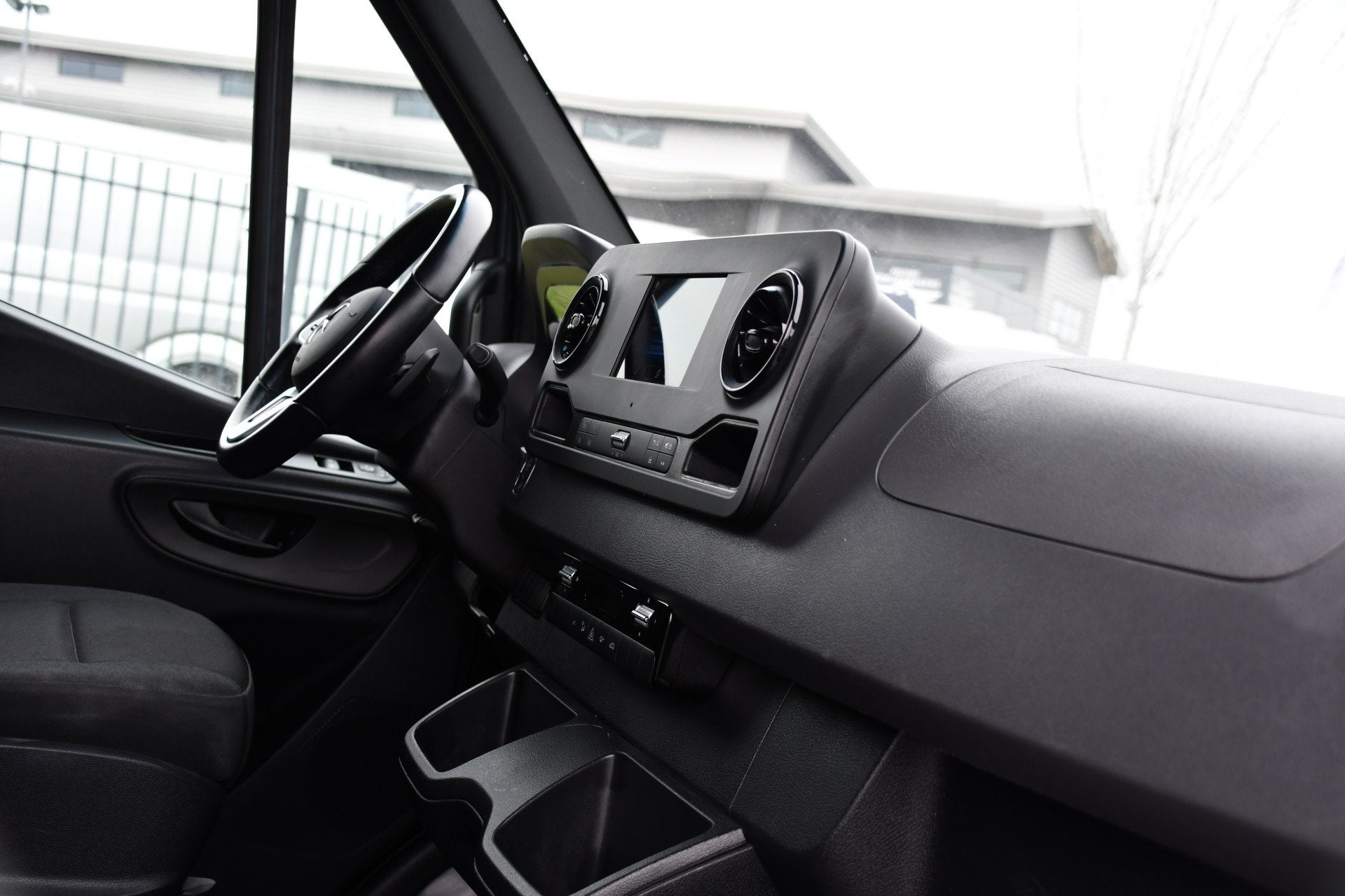 Foto 19 van Mercedes-Benz Sprinter 315 1.9 CDI L2H2 AMG Edition Adaptiev