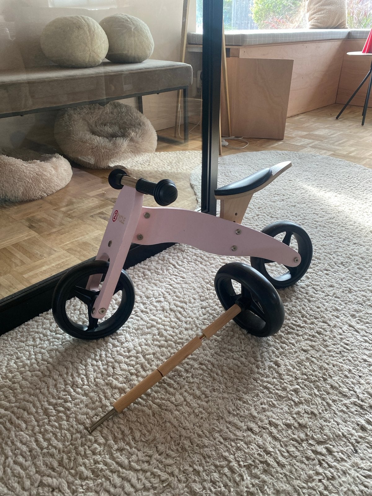 Roze houten loopfiets 2Cycle - ideaal voor de kleintjes, Ophalen, Zo goed als nieuw, Loopfiets