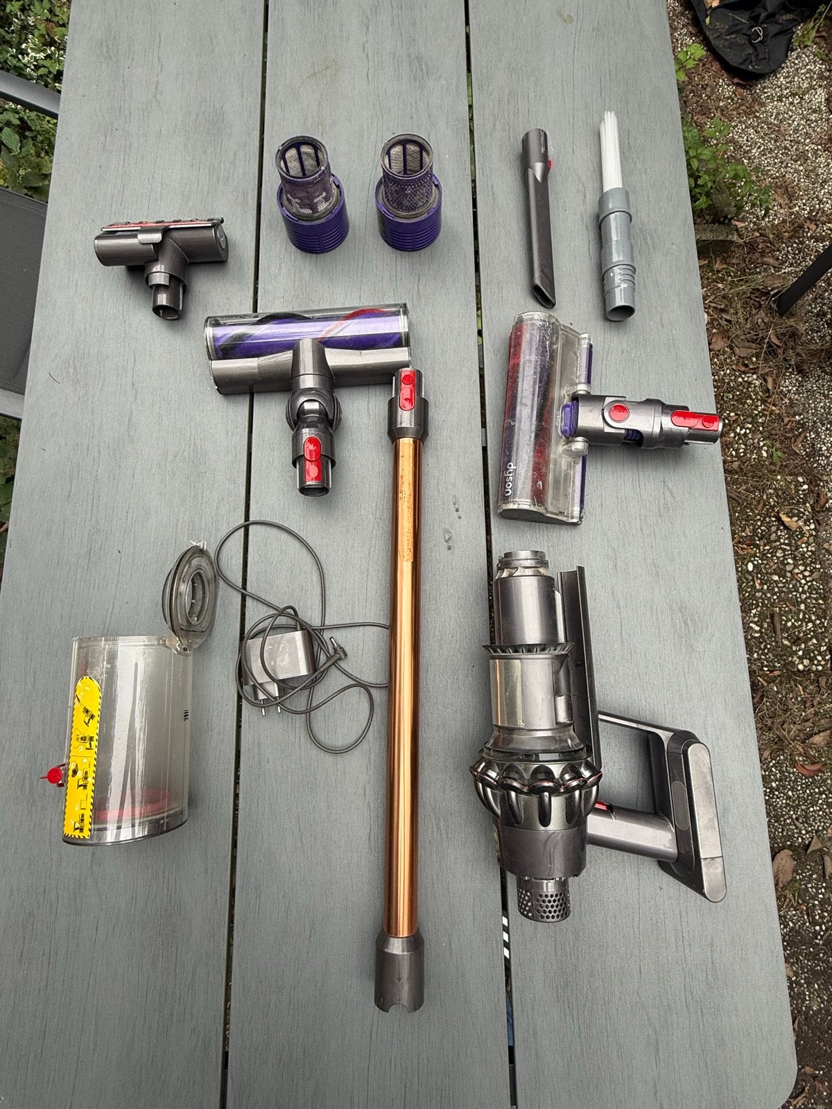Dyson V10 Steelstofzuiger met accessoires en oplader