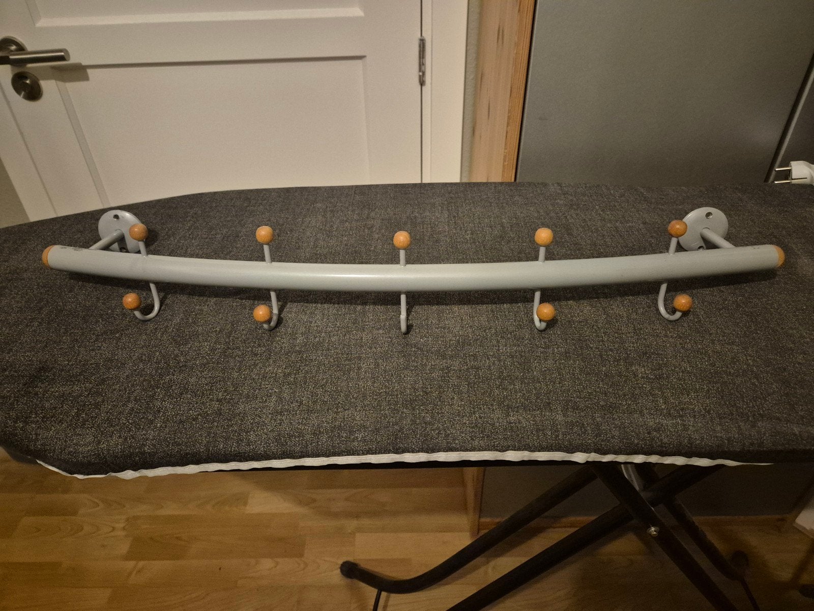 Wandkapstok met 6 haken - Grijs met houten details, Gebruikt, Minder dan 100 cm, Hout, Ophalen