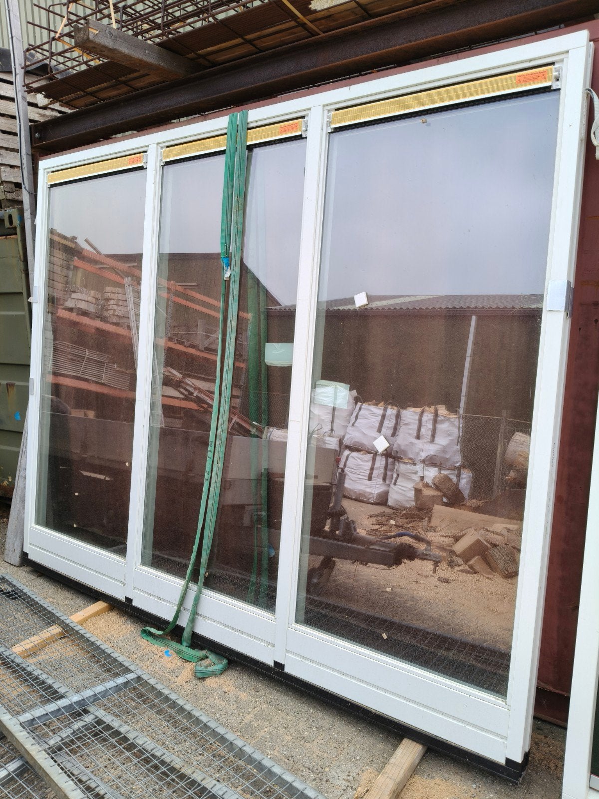 Hardhouten kozijn met HR++ glas en ventilatieroosters, Ophalen
