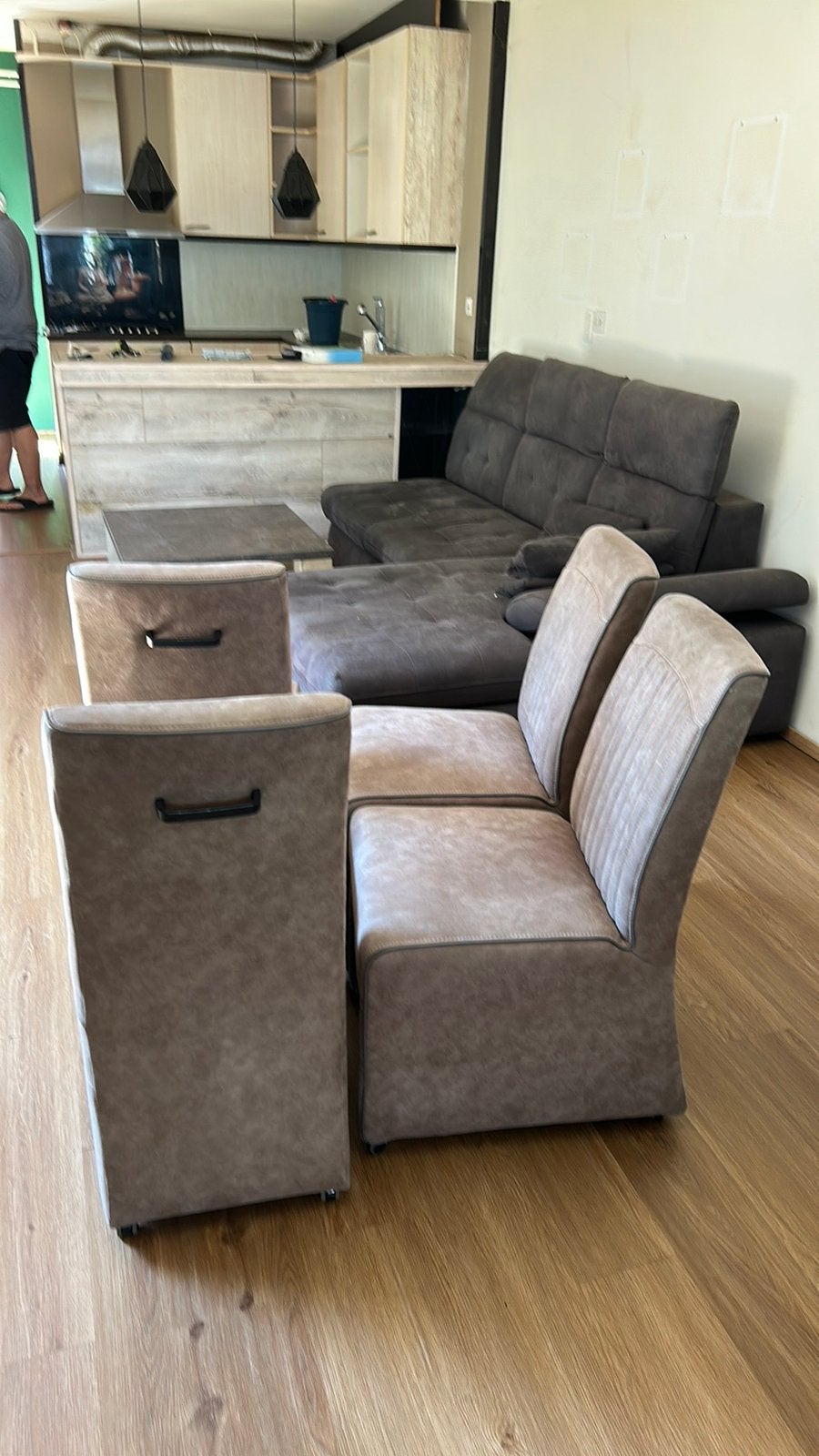 4 stuks eetkamer stoelen op wielen, Ophalen, Vier