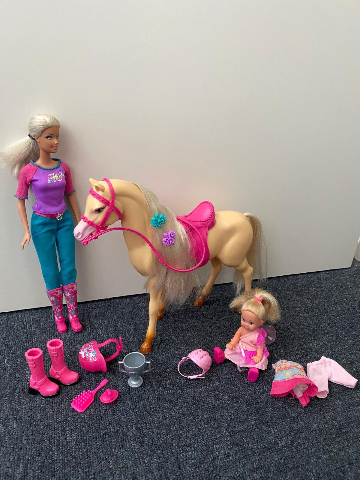 Te koop: Barbie paardenset met accessoires, Ophalen, Zo goed als nieuw, Barbie