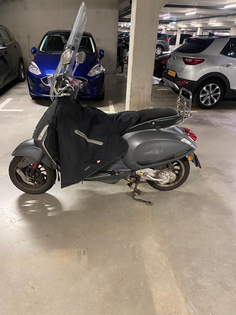 Vespa sprint 2015, Fietsen en Brommers, Scooters | Vespa, Zo goed als nieuw, Overige modellen, Maximaal 25 km/u, Benzine, Ophalen