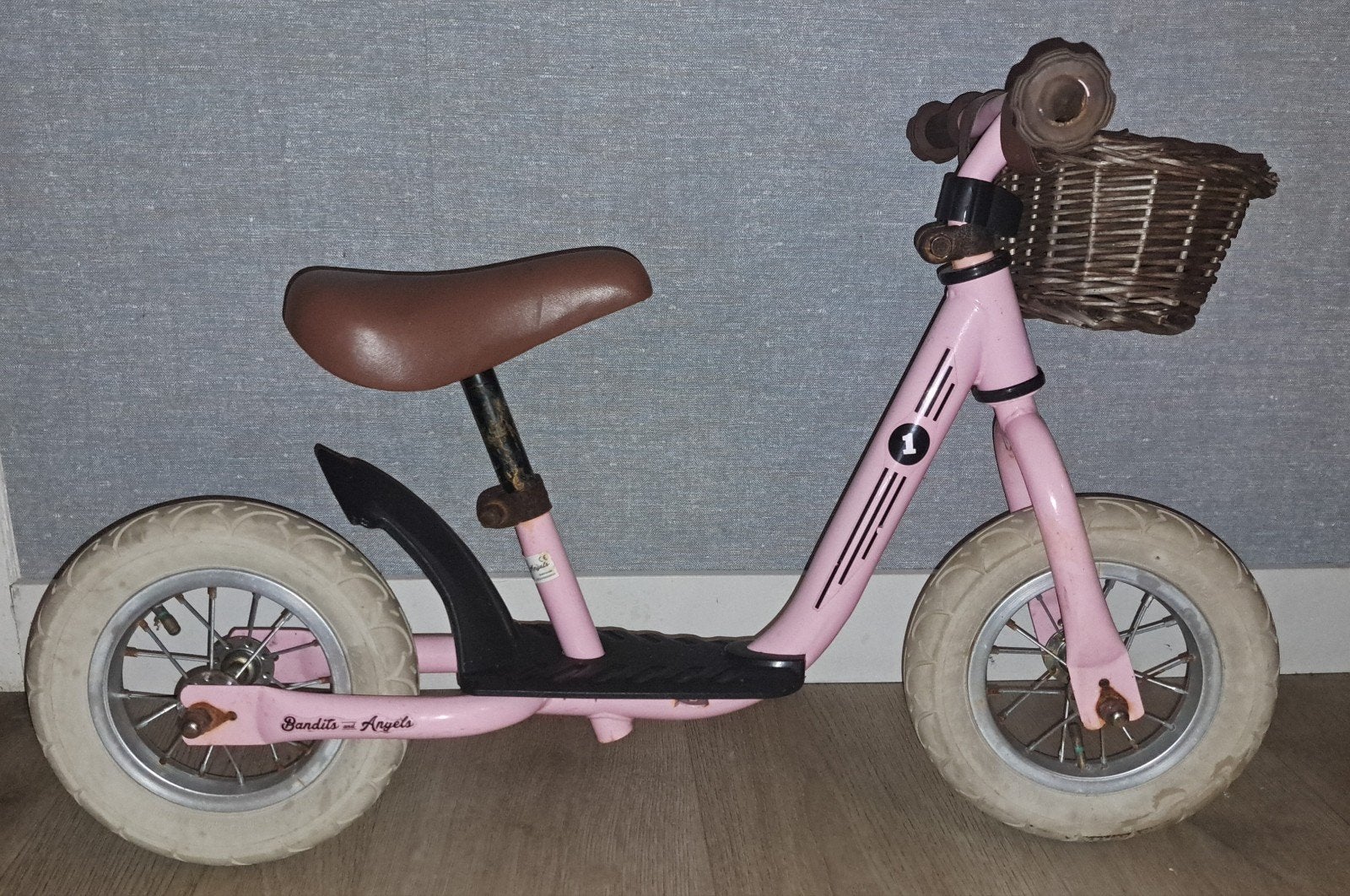 Roze Bandits & Angels loopfiets met mandje, Fietsen en Brommers, Ophalen, Gebruikt, Minder dan 16 inch, Bandits & Angels