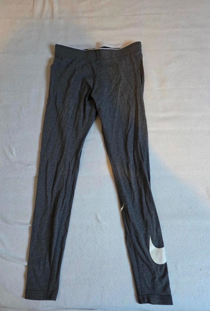 Donkergrijze Nike legging maat S, Legging, Nike, Ophalen of Verzenden, Zo goed als nieuw