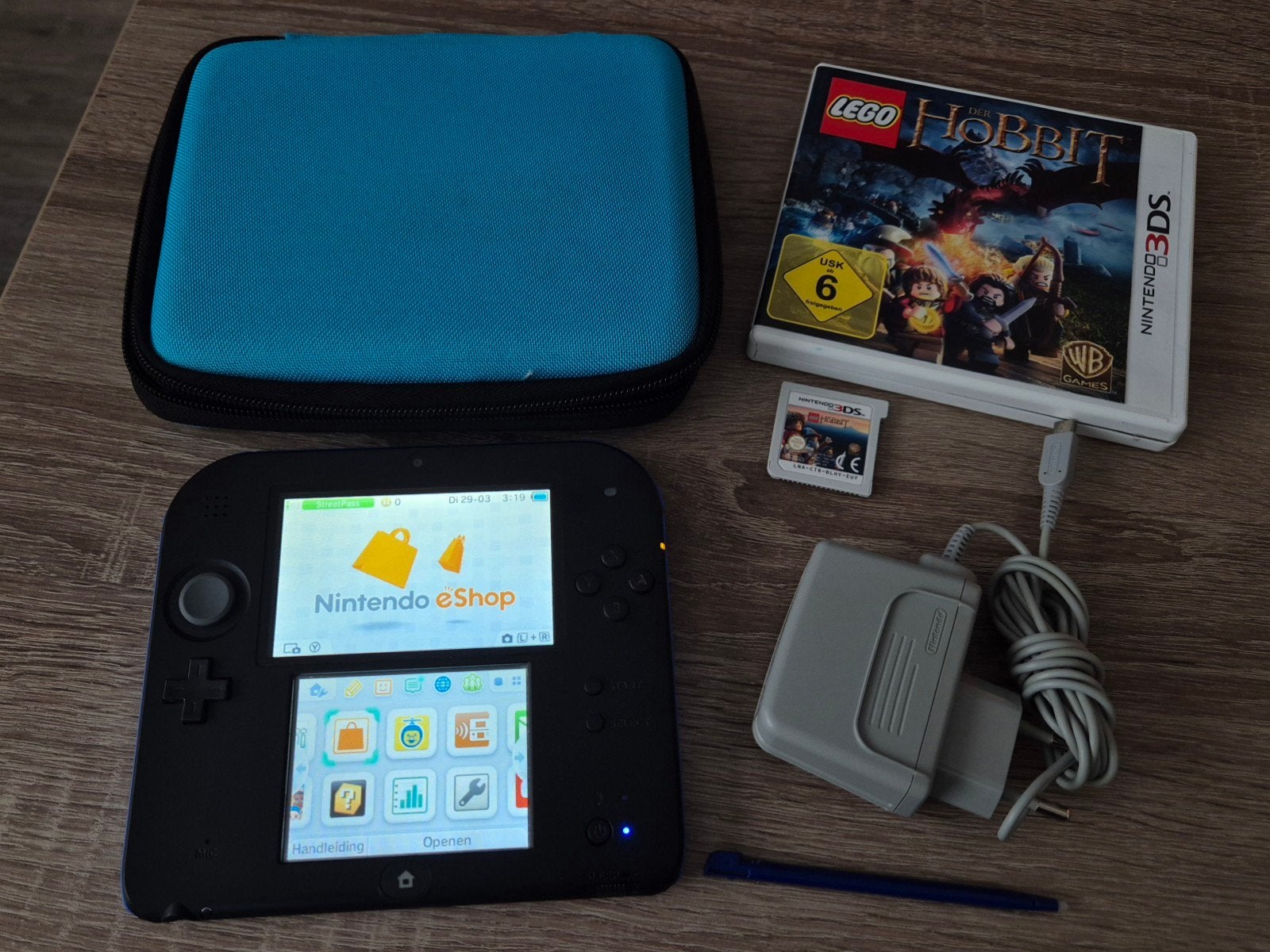 Nintendo 2DS + Spel en Opberhoes, Spelcomputers en Games, Spelcomputers | Nintendo 2DS en 3DS, Met games, Gebruikt, Zwart, 2DS