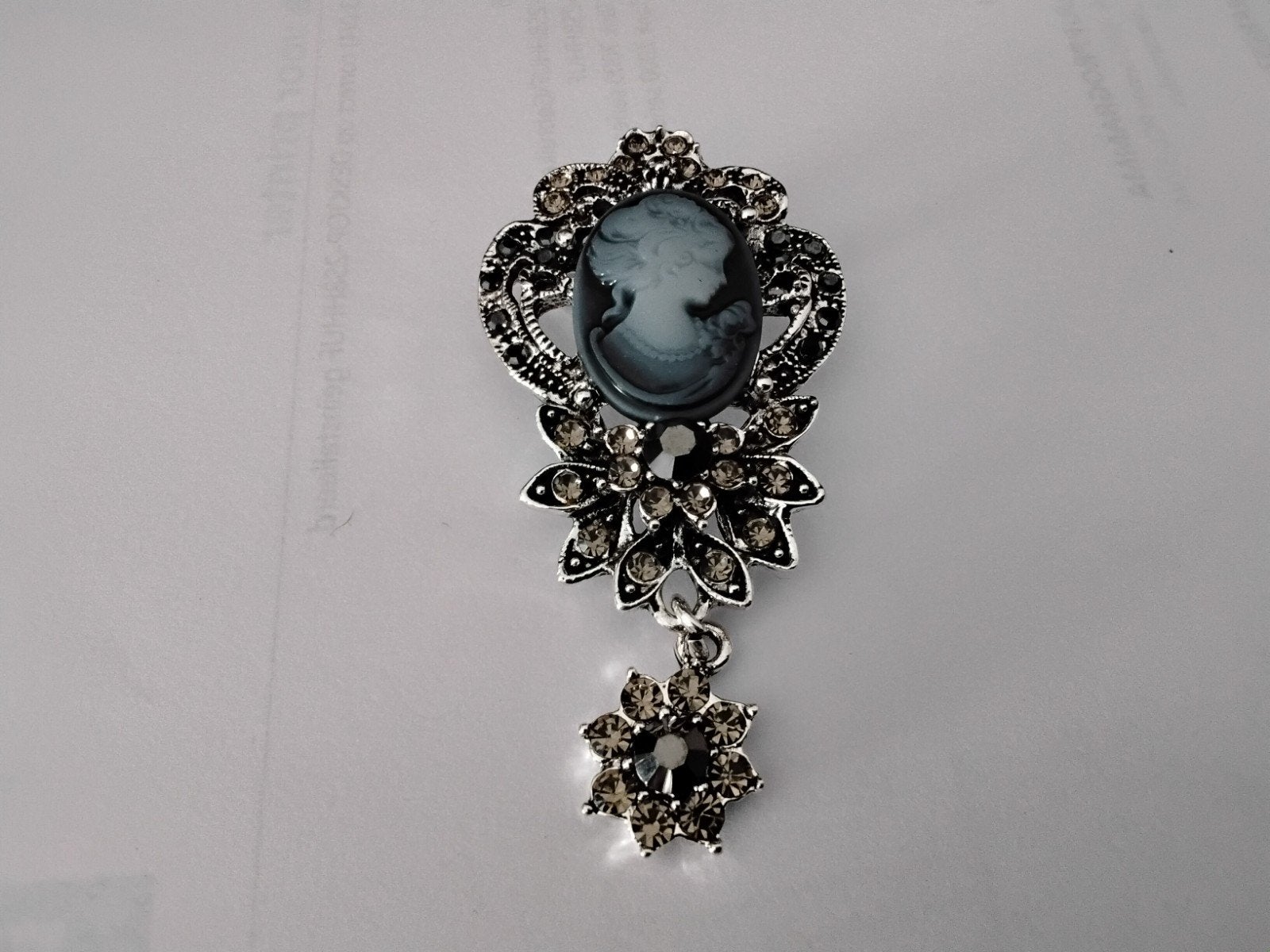 Mooie broche met camee, Ophalen of Verzenden, Zo goed als nieuw, Overige materialen