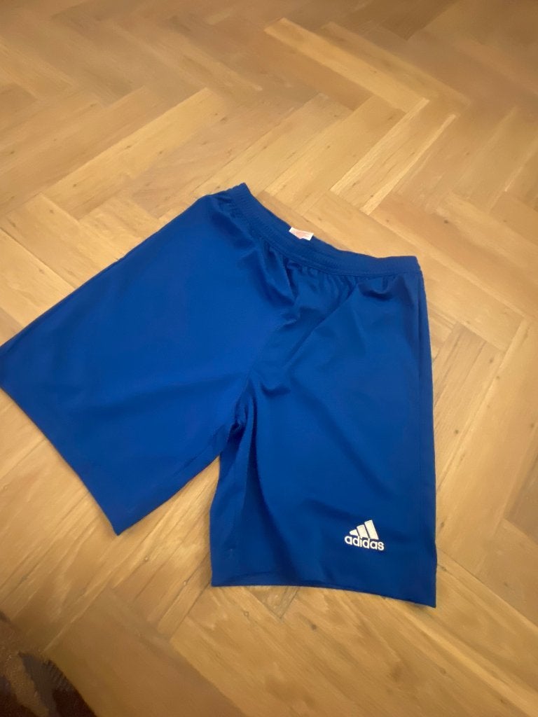 Adidas korte broek 164, Ophalen of Verzenden, Nieuw, Jongen, Broek