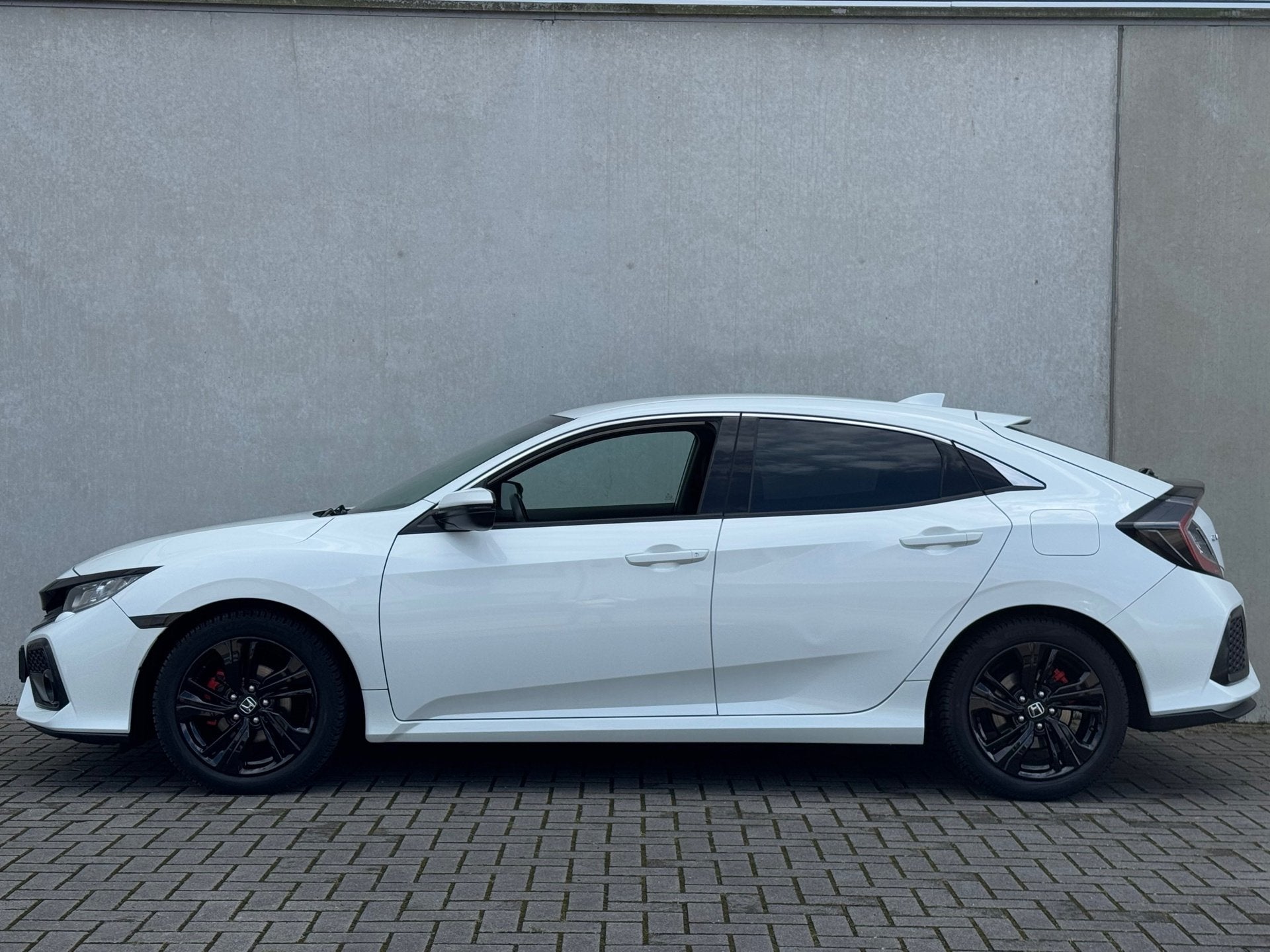 Honda Civic 1.0 i-VTEC Premium DEALER OH NAV CRUISE STL VERW, Auto's, Voorwielaandrijving, Alcantara, Origineel Nederlands, Bedrijf