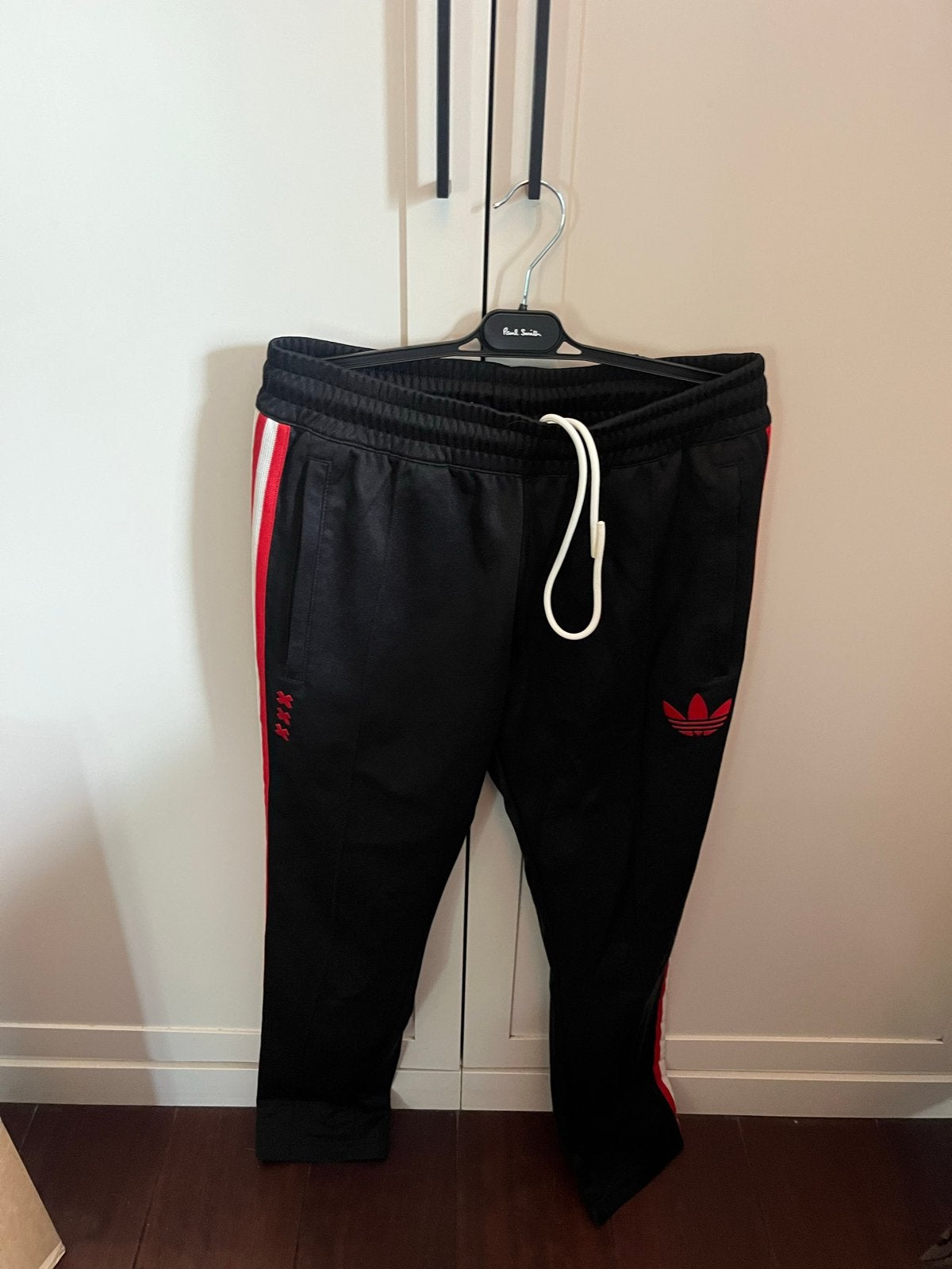 Adidas Ajax Trainingsbroek - Zwart met rode strepen, Maat 48/50 (M), Zwart, Nieuw, Ophalen of Verzenden