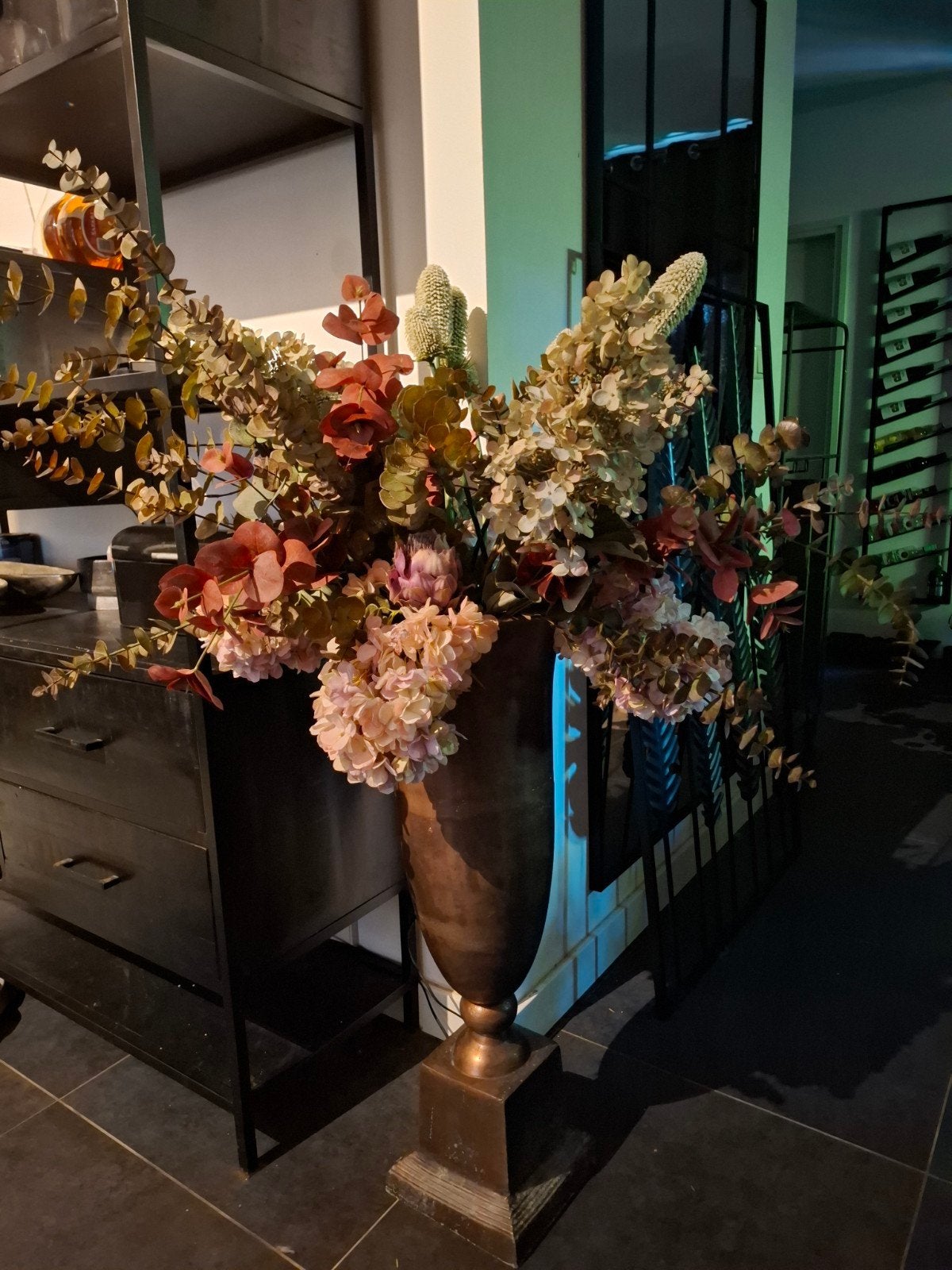 Colmore ruw nikkel vaas met bloemen, Ophalen of Verzenden, Goud
