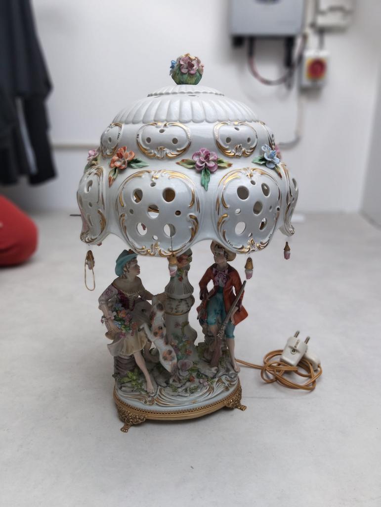 Antieke tafel lamp, Antiek en Kunst, Antiek | Porselein, Ophalen of Verzenden