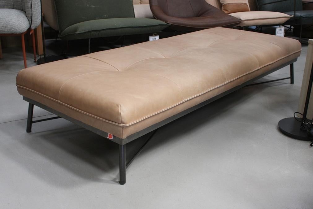 Luxe daybed lounge LENNOX Jess Design metaal leer naturel, Ophalen, Zo goed als nieuw, Leer, 75 tot 100 cm