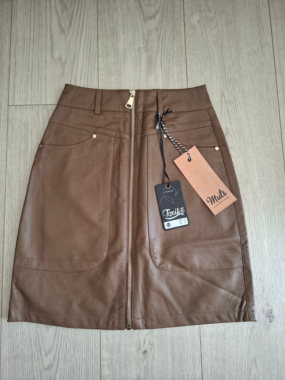 Toxic3 Leather Look Rokje - Nieuw met prijskaartje! Maat XS, Kleding | Dames, Toxic3, Bruin, Nieuw, Ophalen of Verzenden