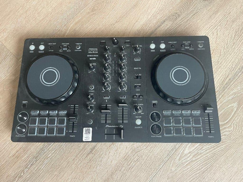 ioneer DJ DDJ-FLX4 DJ controller in zeer goede staat., Muziek en Instrumenten, Dj-sets en Draaitafels, Ophalen of Verzenden, Zo goed als nieuw