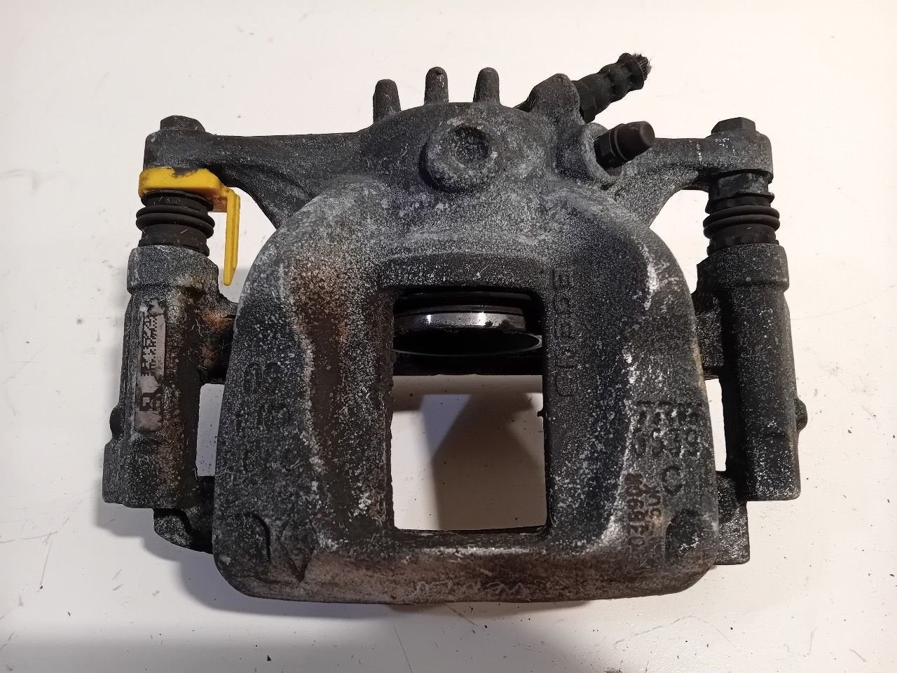 Remklauw links voor Renault Trafic, Onderdelen@venauto.nl, Van der Ven Autorecycling B.V., Gebruikt, Ettenseweg 76, 4706 PB Roosendaal, The Netherlands