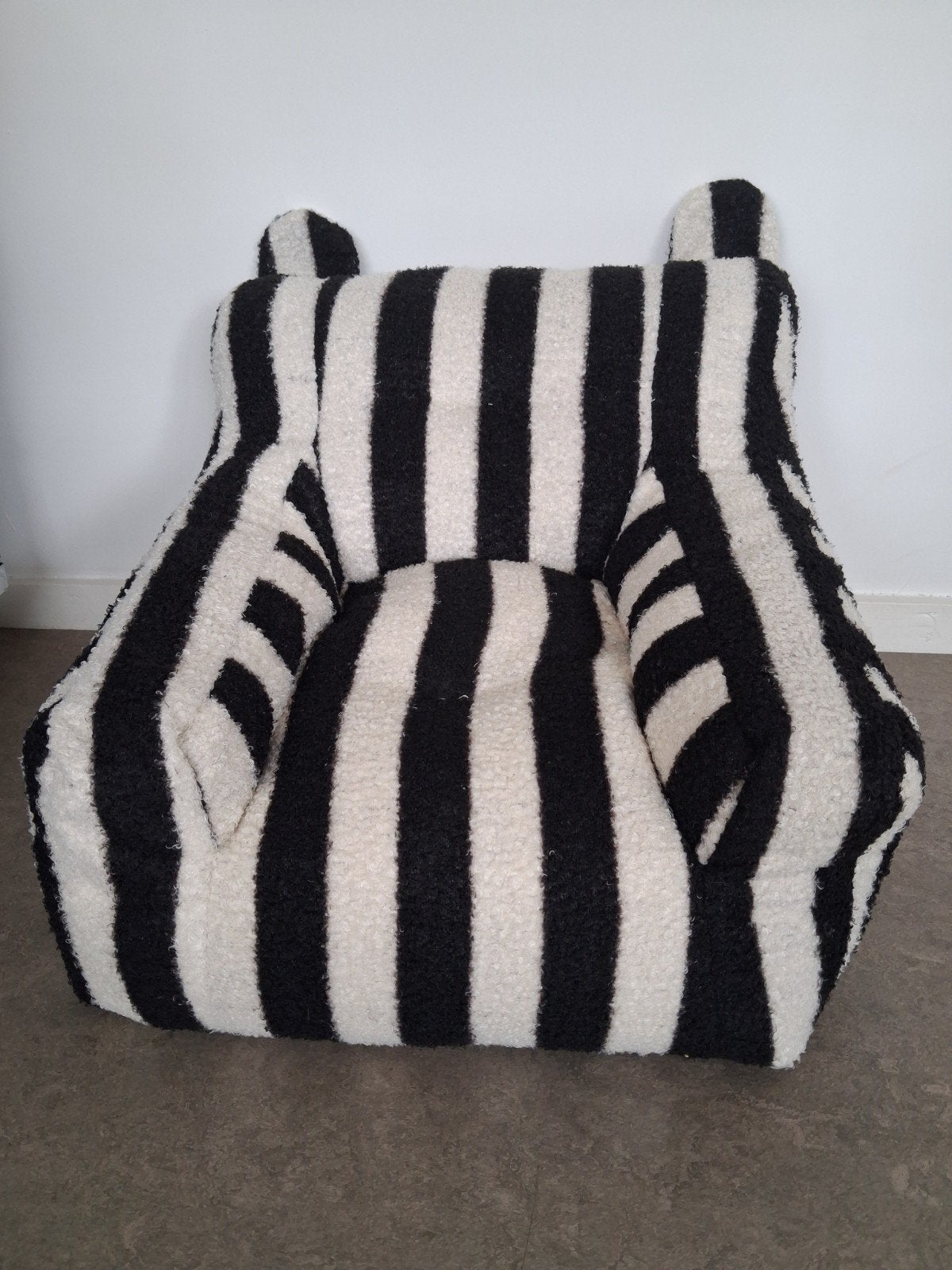 kleine hond/kat stoel/mand zwart wit h38xbr50xd45cm., Dieren en Toebehoren, Ophalen, Zo goed als nieuw, Pluche
