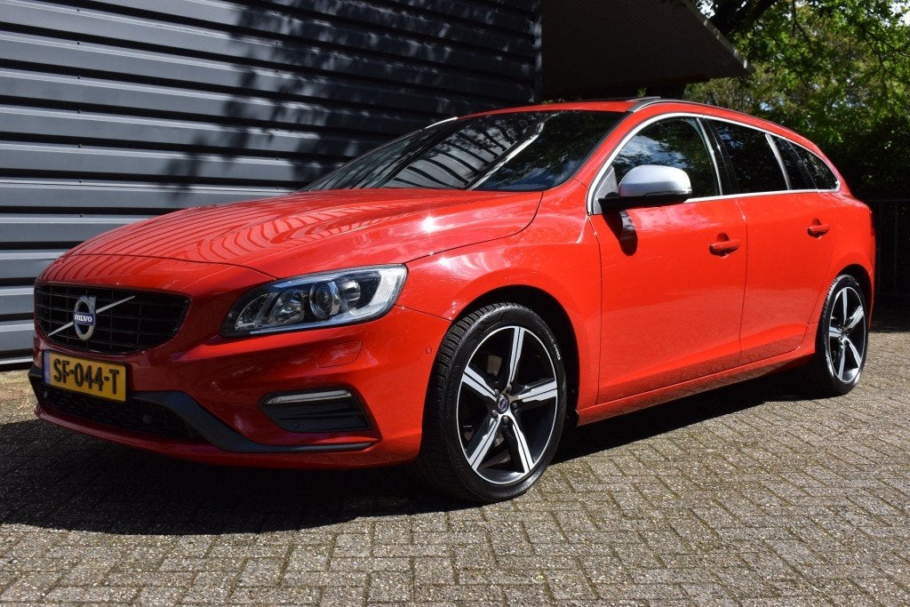 Volvo V60 2.0 D4 R-DESIGN BUS. SPORT!!!POLESTAR!!BJ 2018!!!1, Voorwielaandrijving, 4 cilinders, 25 km/l, 750 kg