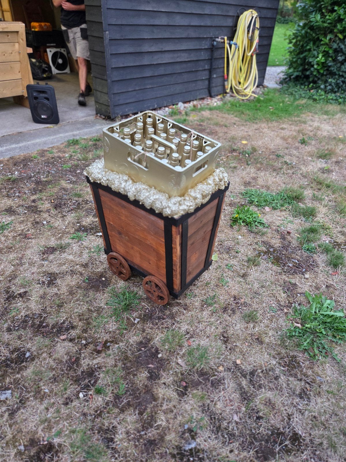 Mijnkar met gouden krat voor optocht (4 stuks), Ophalen