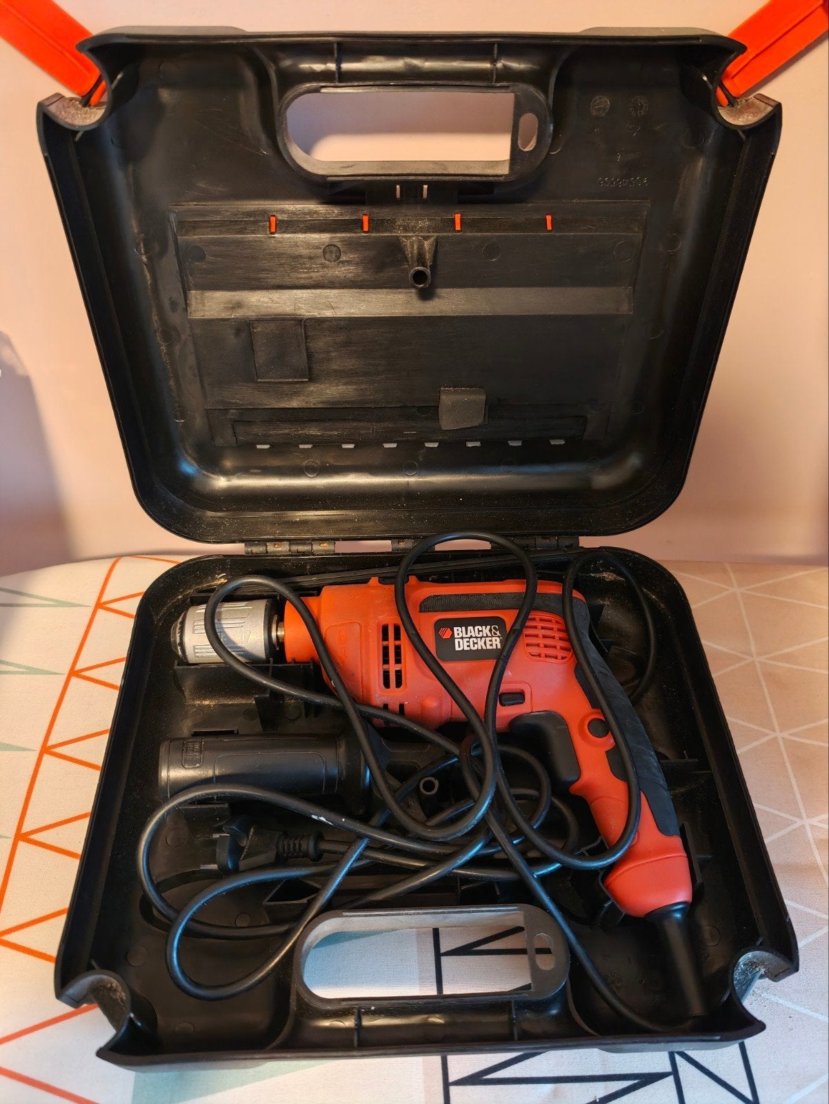 Nieuwstaat Black & Decker klop Boormachine 600W met koffer, Boormachine, 600 watt of meer, Ophalen of Verzenden, Zo goed als nieuw