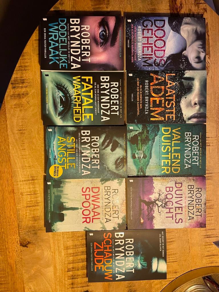 Robert Bryndza Thriller Boeken Collectie - 8 Delen, Computers en Software, Desktop Pc's, Zo goed als nieuw, Ophalen of Verzenden
