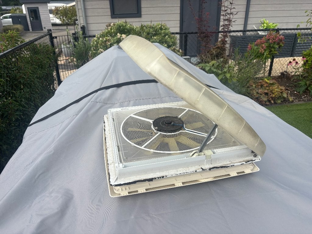 Gebruikte dakventilator voor caravan/camper, Ophalen, Gebruikt, Plafondventilator