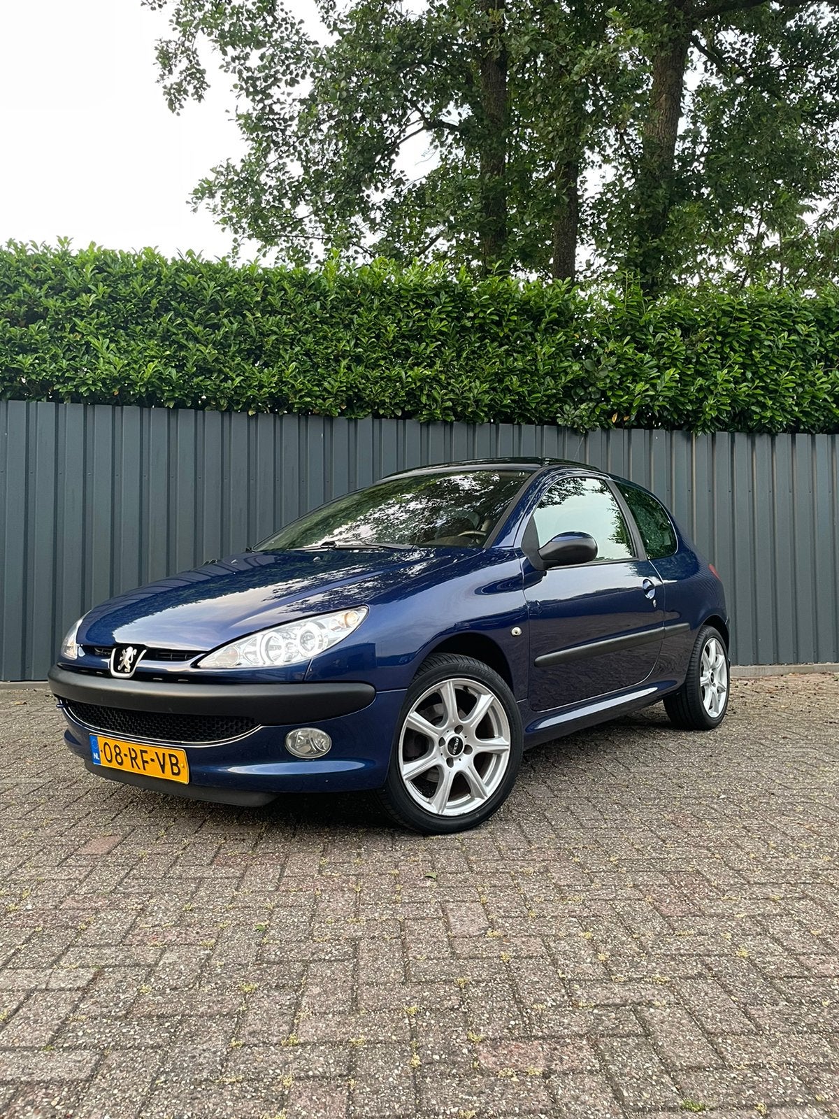 Peugeot 206 1.6 16V XT 3D AUT 2005 Blauw, 1025 kg, 40 €/maand, 4 cilinders, Blauw