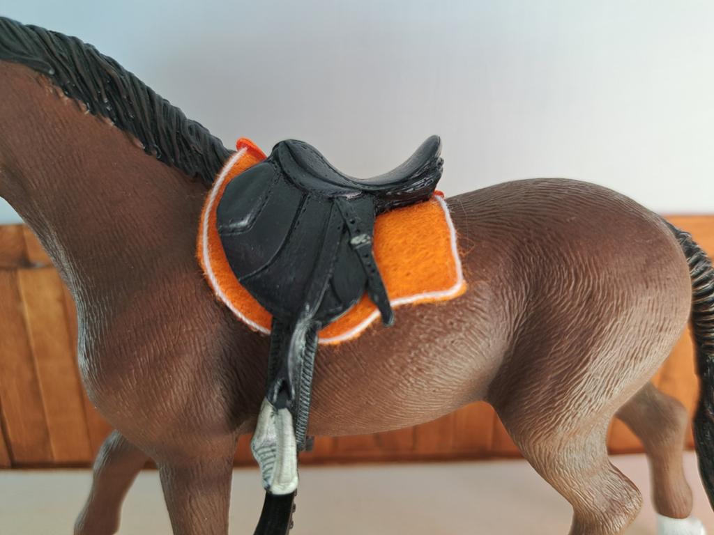 Schleich zadel dekje oranje, Ophalen of Verzenden, Zo goed als nieuw, Paard, Beeldje of Figuurtje