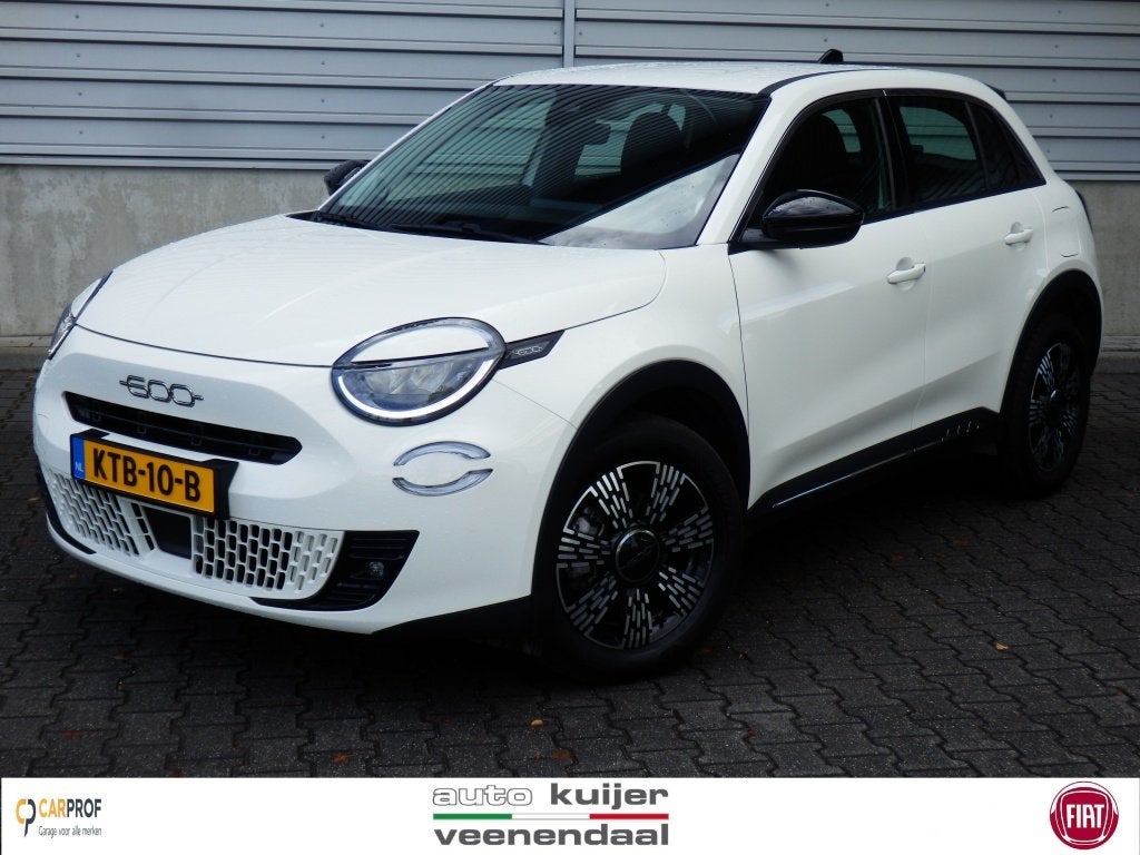 Fiat 600 1.2 Hybride Urban (bj 2025, automaat), Auto's, Dealer onderhouden, Gebruikt, 1199 cc, Met garantie (alle)